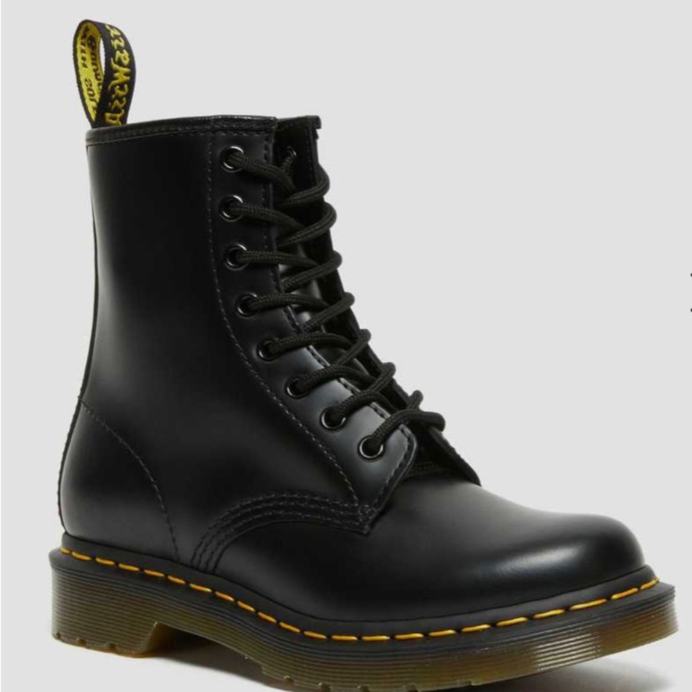 Dr Marten’s 1460 Smooth Leather Lace Up Boots. Size 8 (39 Euro).
